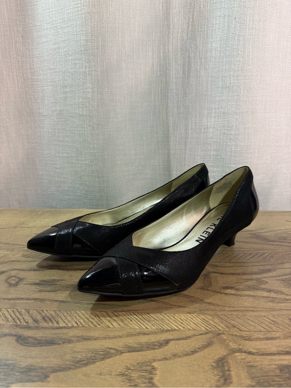 Anne Klein Black Pointed Toe Kitten Heel Pumps with Patent Cap